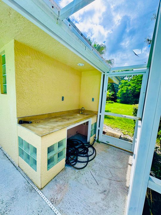 Под контрактом: $294,900 (2 спален, 3 ванн, 1732 Квадратных фут)