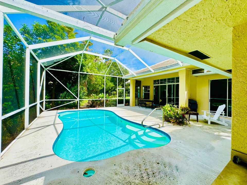 Под контрактом: $294,900 (2 спален, 3 ванн, 1732 Квадратных фут)