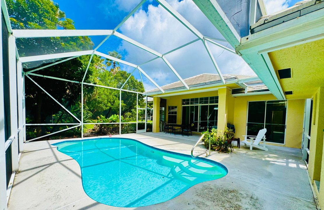 Под контрактом: $294,900 (2 спален, 3 ванн, 1732 Квадратных фут)