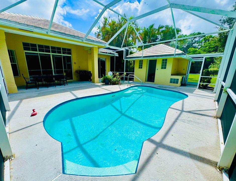 Под контрактом: $294,900 (2 спален, 3 ванн, 1732 Квадратных фут)