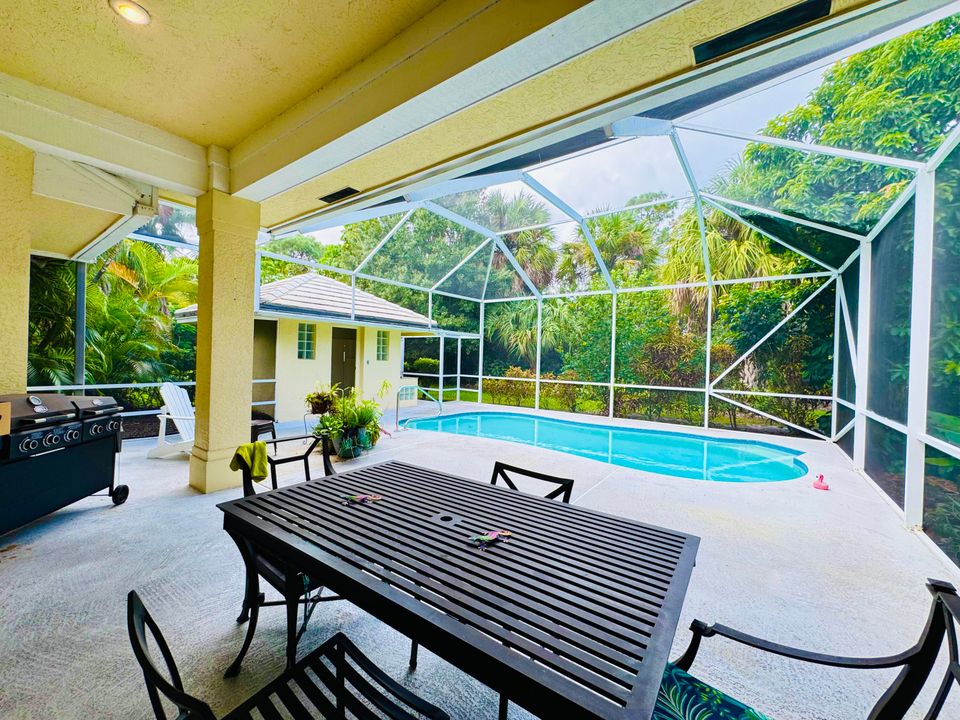 Под контрактом: $294,900 (2 спален, 3 ванн, 1732 Квадратных фут)