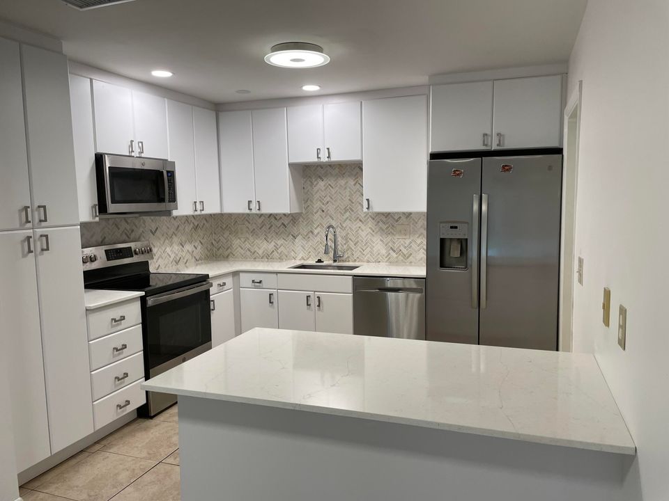 合同活跃: $410,000 (3 贝兹, 2 浴室, 1317 平方英尺)