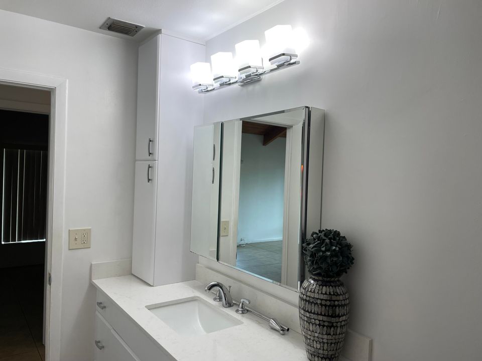 合同活跃: $410,000 (3 贝兹, 2 浴室, 1317 平方英尺)