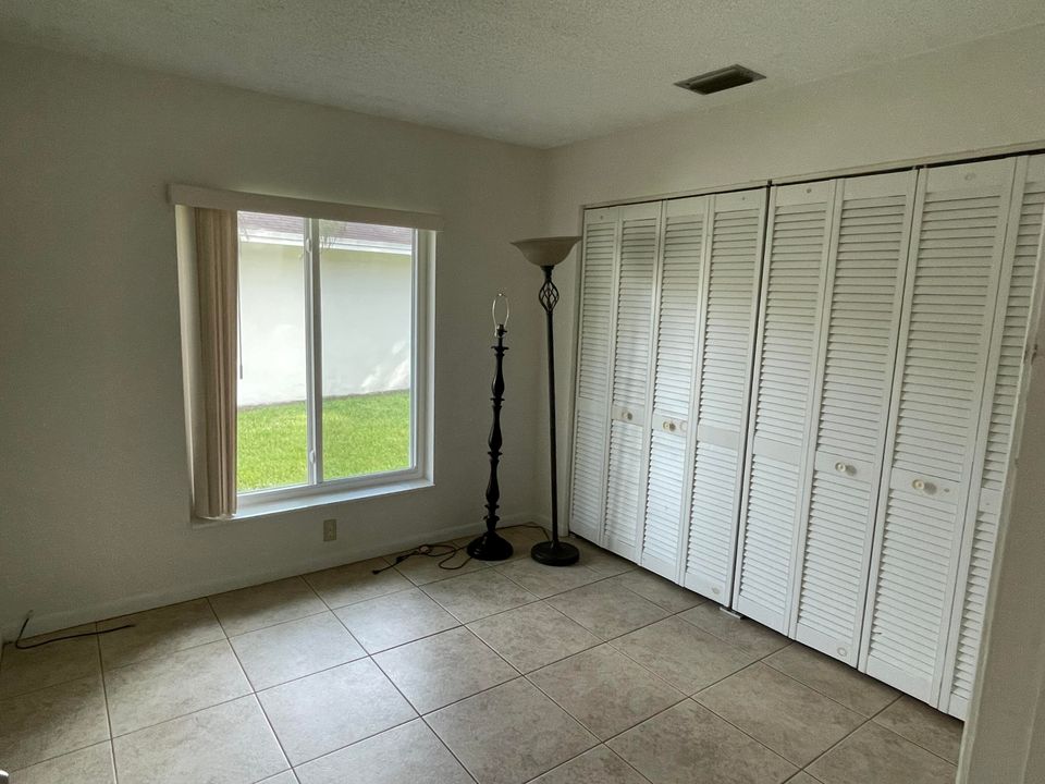 合同活跃: $410,000 (3 贝兹, 2 浴室, 1317 平方英尺)