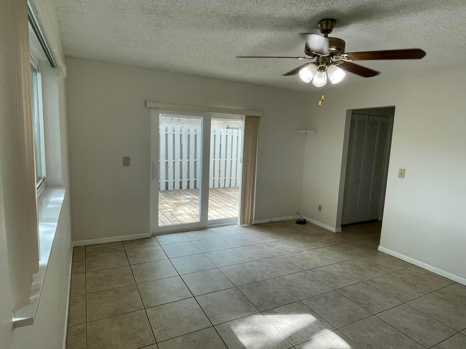 合同活跃: $410,000 (3 贝兹, 2 浴室, 1317 平方英尺)