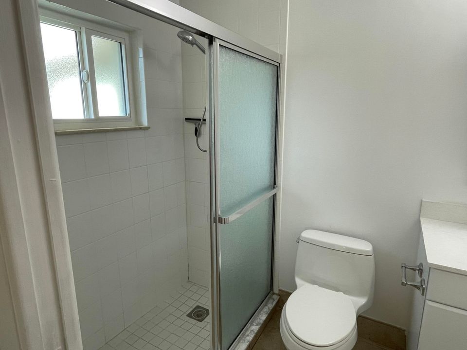 合同活跃: $410,000 (3 贝兹, 2 浴室, 1317 平方英尺)