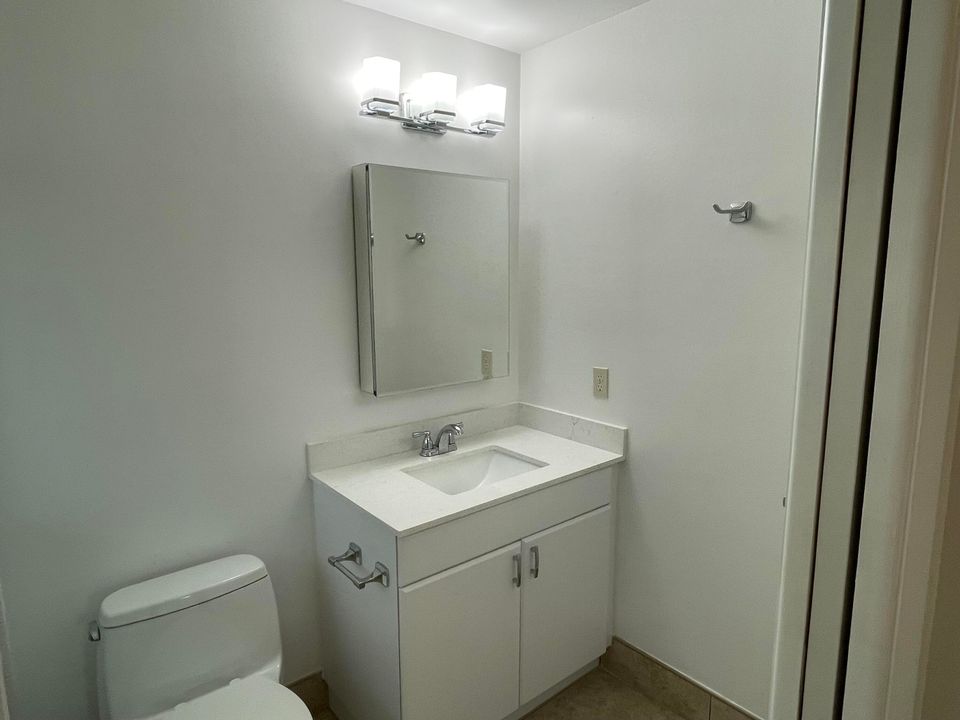 合同活跃: $410,000 (3 贝兹, 2 浴室, 1317 平方英尺)