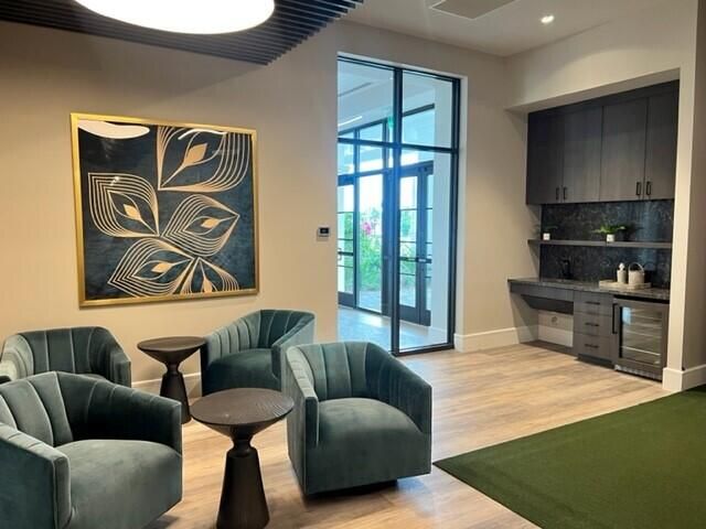 Под контрактом: $1,089,000 (3 спален, 3 ванн, 2718 Квадратных фут)