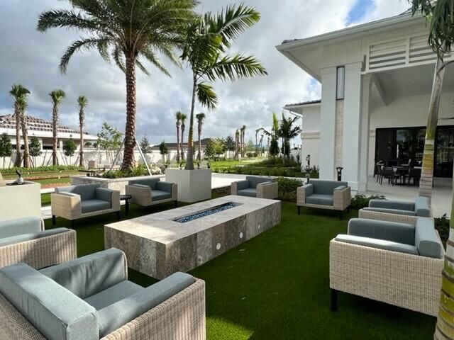 Под контрактом: $1,089,000 (3 спален, 3 ванн, 2718 Квадратных фут)