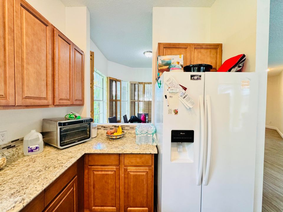 Под контрактом: $294,900 (2 спален, 3 ванн, 1732 Квадратных фут)