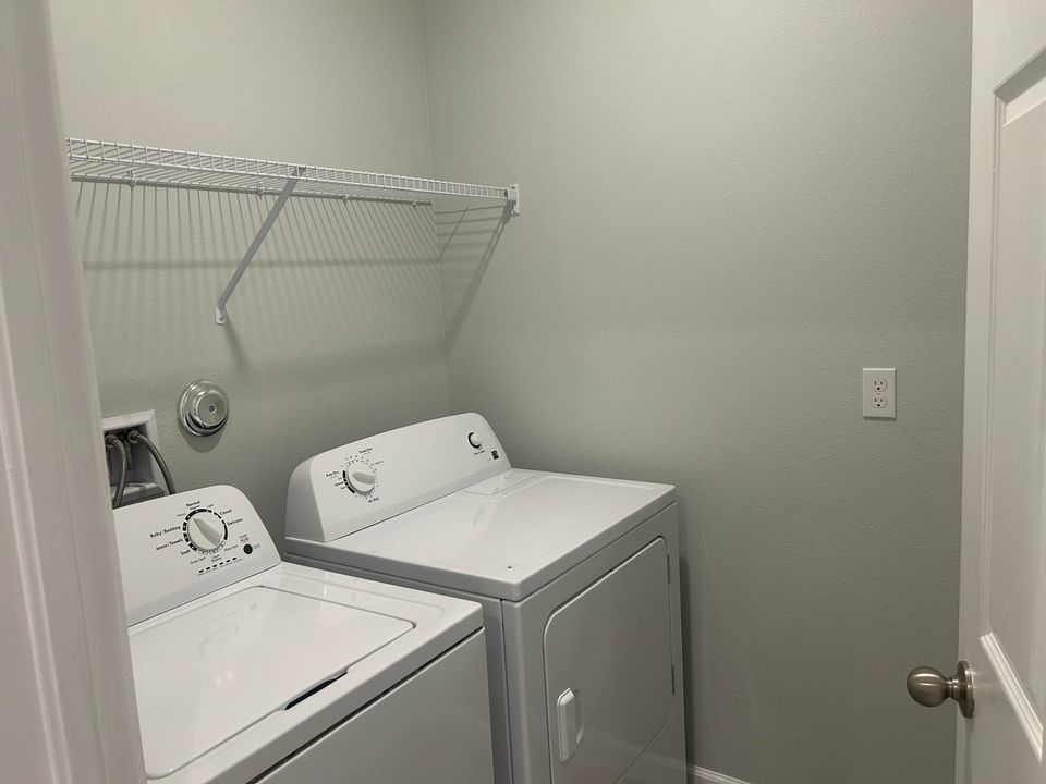 Activo con contrato: $2,400 (4 camas, 2 baños, 1916 Pies cuadrados)