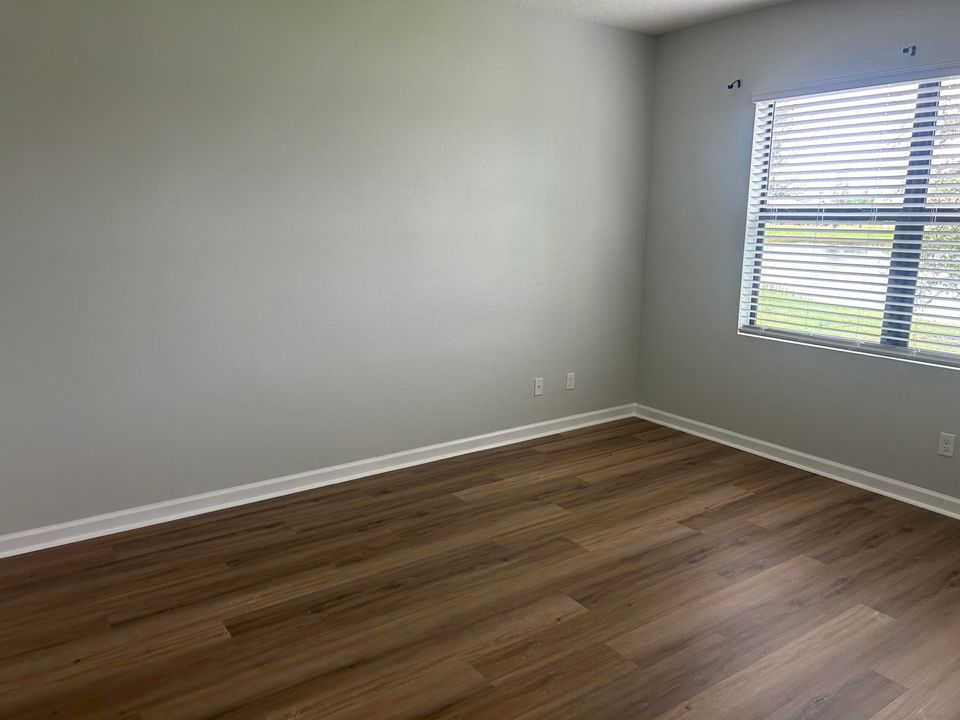 Activo con contrato: $2,400 (4 camas, 2 baños, 1916 Pies cuadrados)