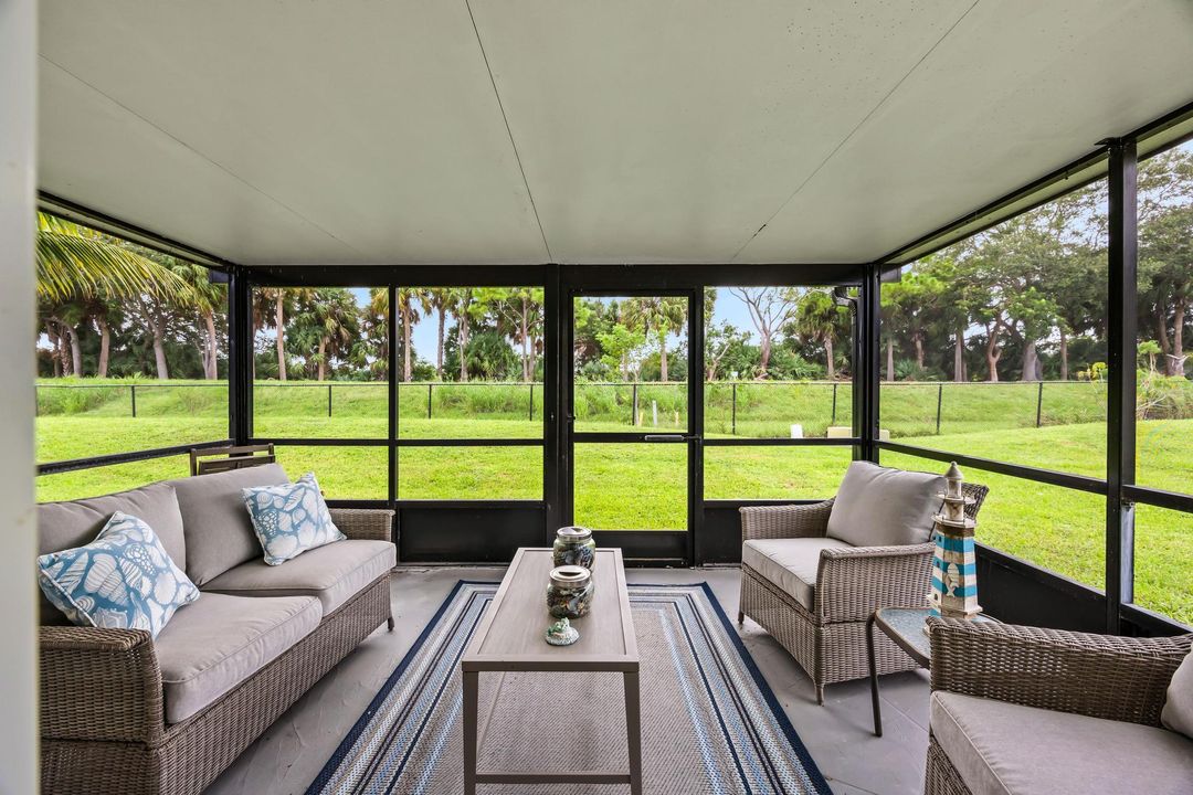 Recently Sold: $300,000 (2 beds, 2 baths, 1066 Square Feet)