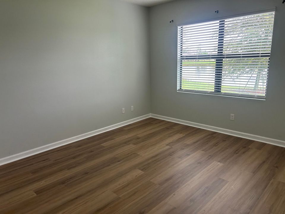 Activo con contrato: $2,400 (4 camas, 2 baños, 1916 Pies cuadrados)