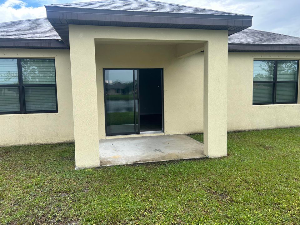 Activo con contrato: $2,400 (4 camas, 2 baños, 1916 Pies cuadrados)