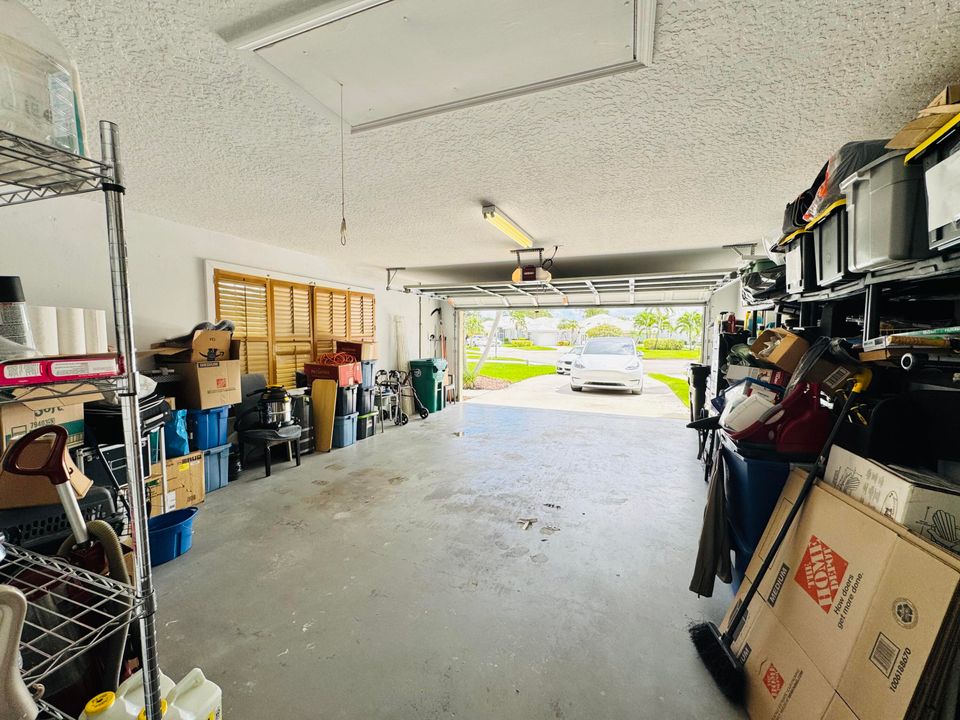 Под контрактом: $294,900 (2 спален, 3 ванн, 1732 Квадратных фут)