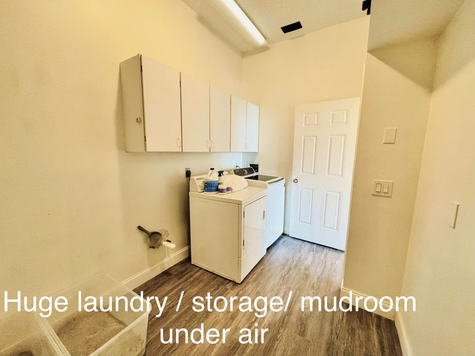 Под контрактом: $294,900 (2 спален, 3 ванн, 1732 Квадратных фут)