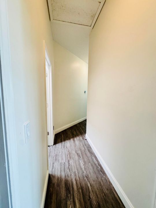 Под контрактом: $294,900 (2 спален, 3 ванн, 1732 Квадратных фут)