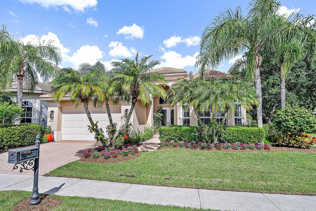 Под контрактом: $1,295,000 (3 спален, 3 ванн, 3072 Квадратных фут)