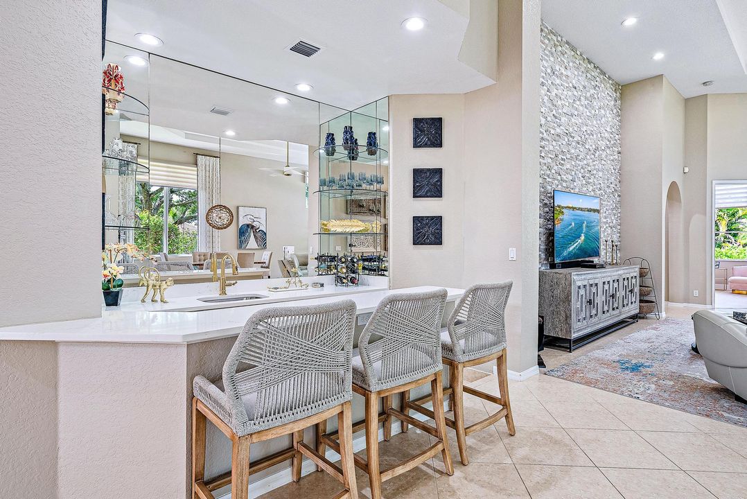 Под контрактом: $1,295,000 (3 спален, 3 ванн, 3072 Квадратных фут)