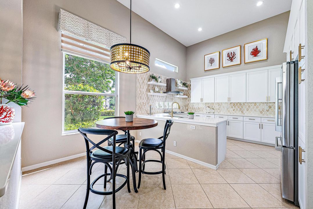 Под контрактом: $1,295,000 (3 спален, 3 ванн, 3072 Квадратных фут)