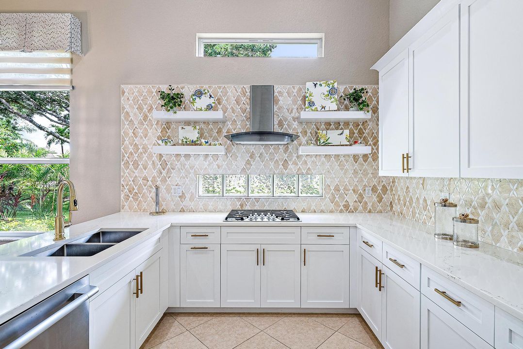 Под контрактом: $1,295,000 (3 спален, 3 ванн, 3072 Квадратных фут)