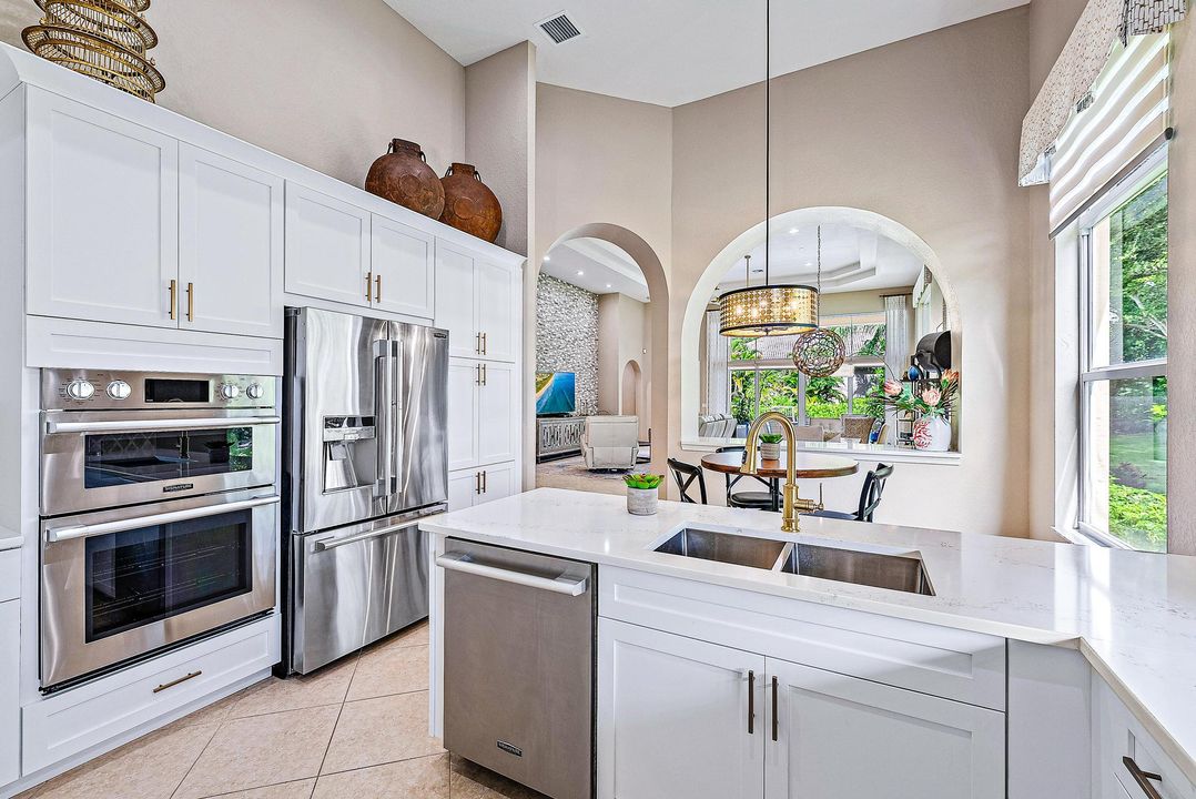 Под контрактом: $1,295,000 (3 спален, 3 ванн, 3072 Квадратных фут)
