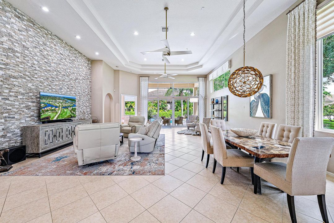 Под контрактом: $1,295,000 (3 спален, 3 ванн, 3072 Квадратных фут)