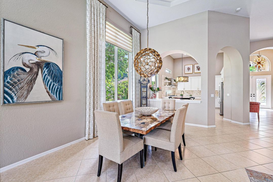 Под контрактом: $1,295,000 (3 спален, 3 ванн, 3072 Квадратных фут)