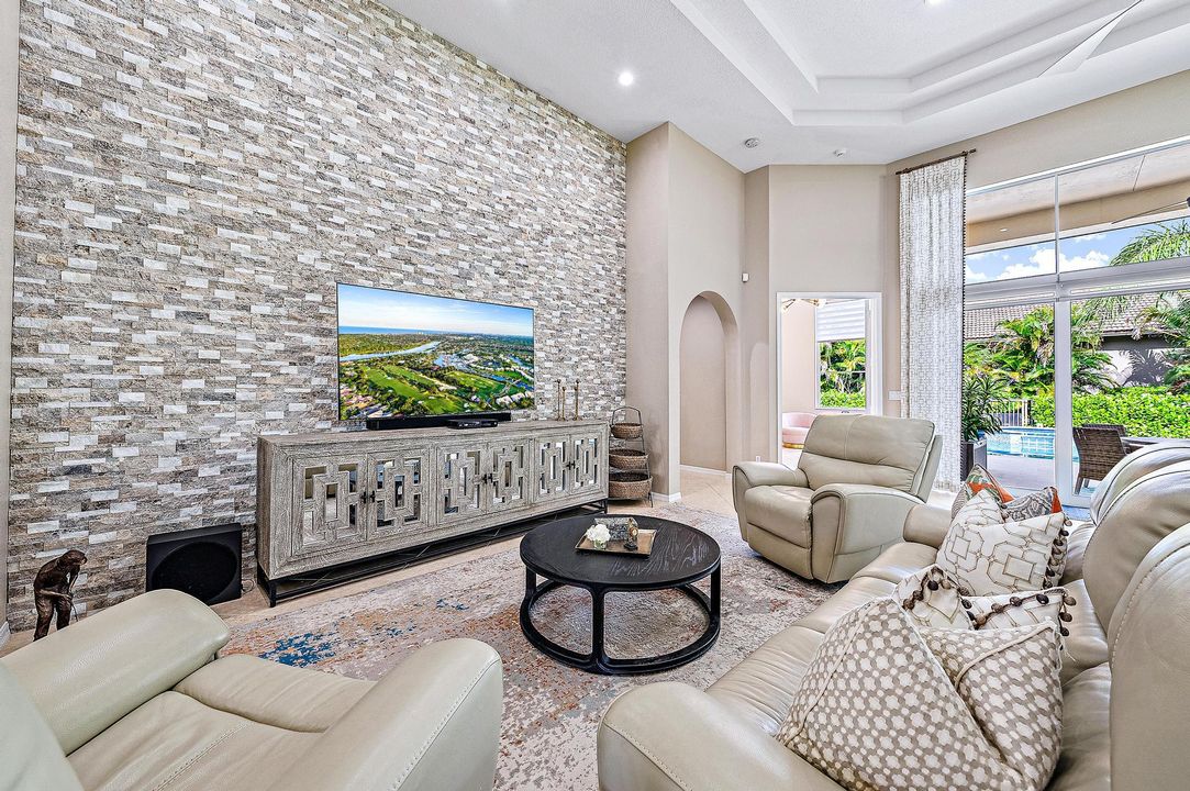 Под контрактом: $1,295,000 (3 спален, 3 ванн, 3072 Квадратных фут)