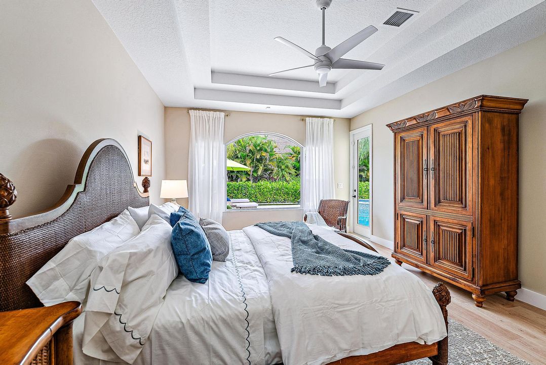 Под контрактом: $1,295,000 (3 спален, 3 ванн, 3072 Квадратных фут)