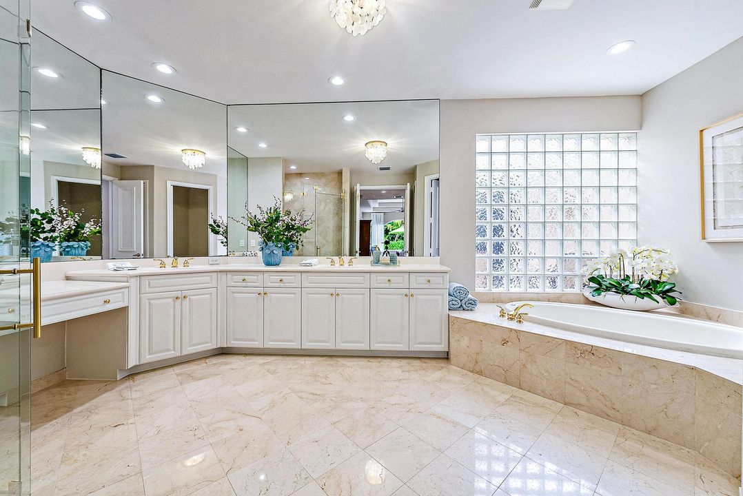 Под контрактом: $1,295,000 (3 спален, 3 ванн, 3072 Квадратных фут)