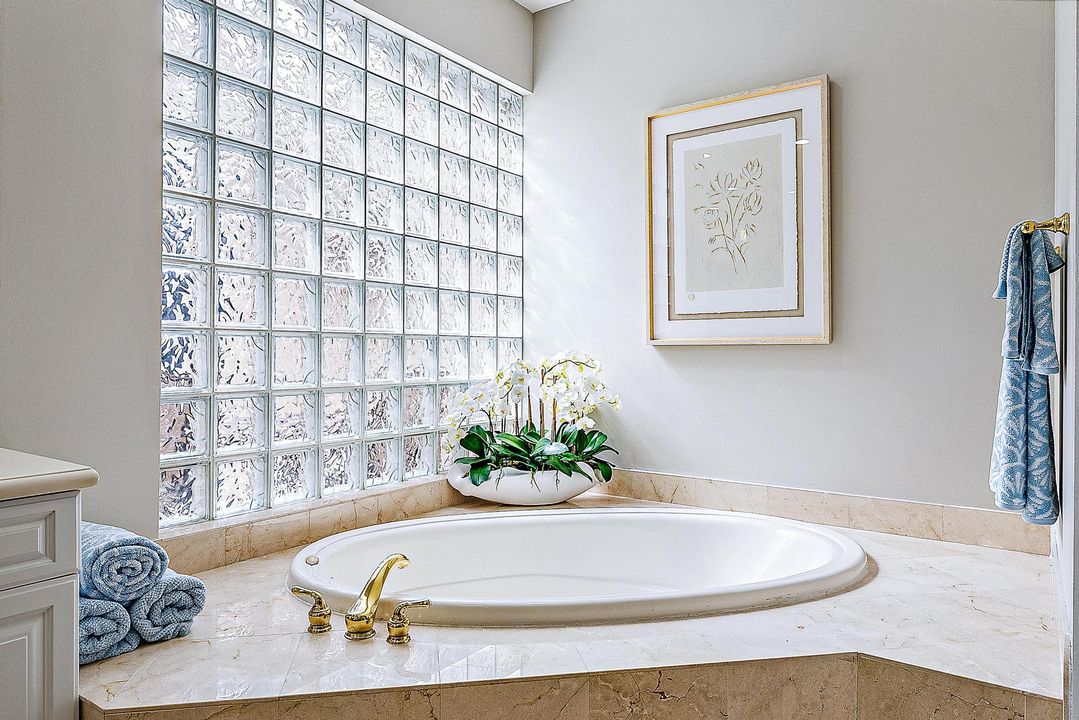 Под контрактом: $1,295,000 (3 спален, 3 ванн, 3072 Квадратных фут)