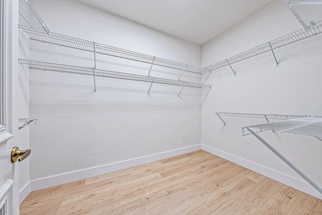 Под контрактом: $1,295,000 (3 спален, 3 ванн, 3072 Квадратных фут)