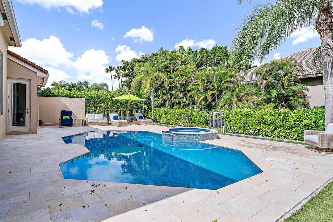 Под контрактом: $1,295,000 (3 спален, 3 ванн, 3072 Квадратных фут)