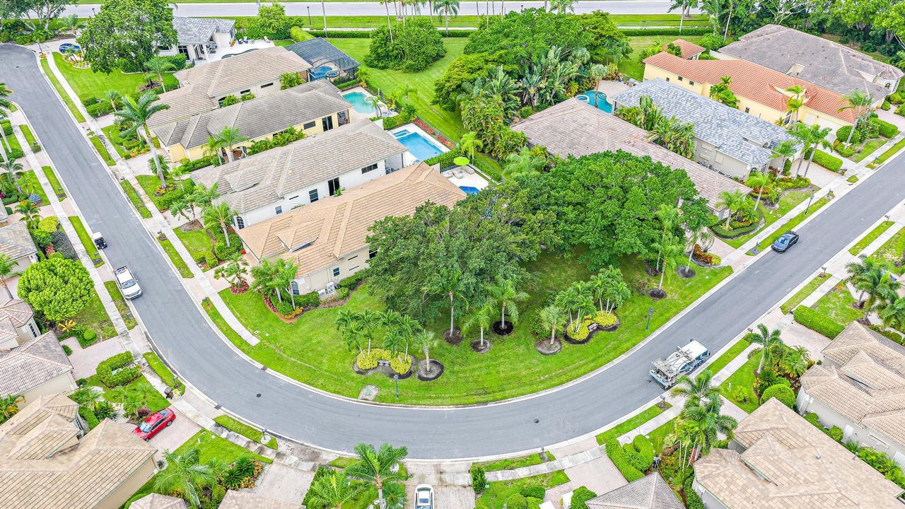 Под контрактом: $1,295,000 (3 спален, 3 ванн, 3072 Квадратных фут)