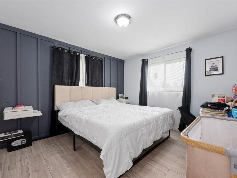 合同活跃: $375,000 (4 贝兹, 2 浴室, 1445 平方英尺)