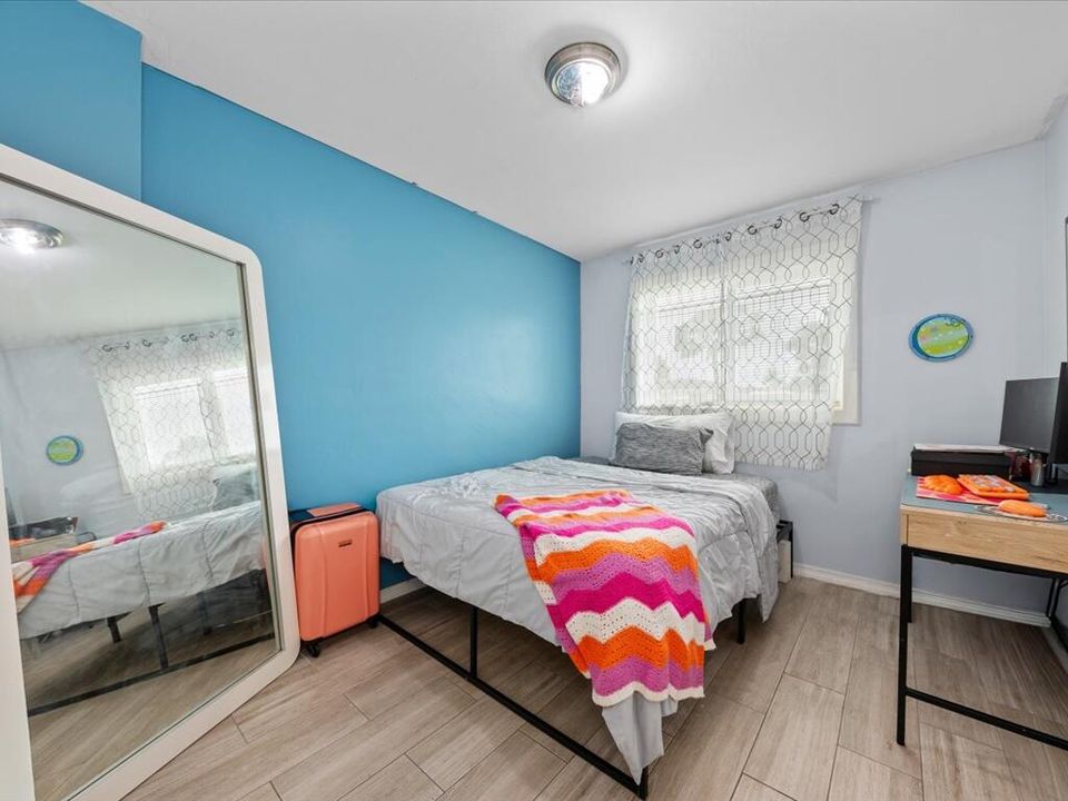 合同活跃: $375,000 (4 贝兹, 2 浴室, 1445 平方英尺)