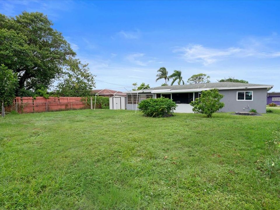 合同活跃: $375,000 (4 贝兹, 2 浴室, 1445 平方英尺)