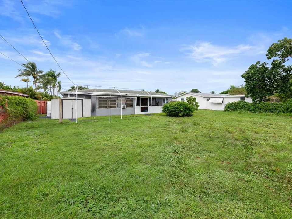 合同活跃: $375,000 (4 贝兹, 2 浴室, 1445 平方英尺)