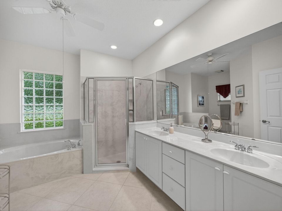 合同活跃: $600,000 (3 贝兹, 2 浴室, 1901 平方英尺)