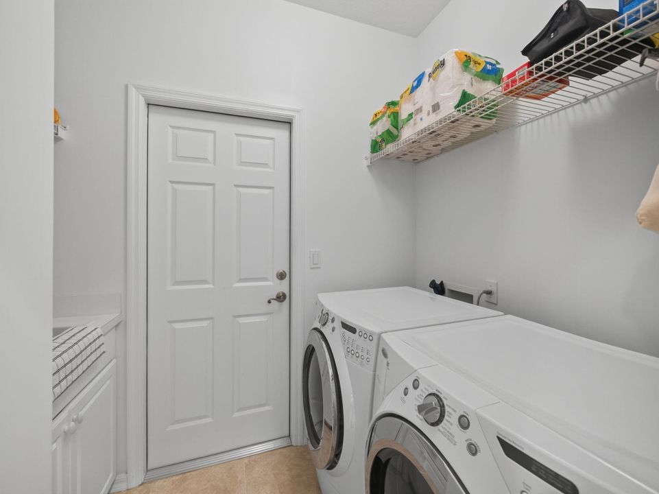 合同活跃: $600,000 (3 贝兹, 2 浴室, 1901 平方英尺)