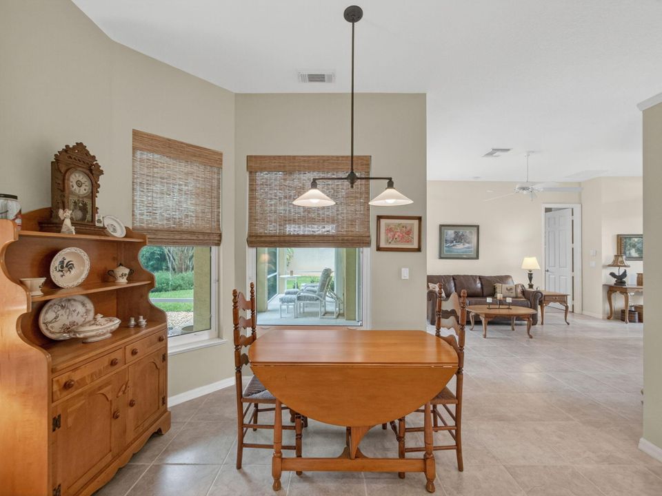 合同活跃: $600,000 (3 贝兹, 2 浴室, 1901 平方英尺)