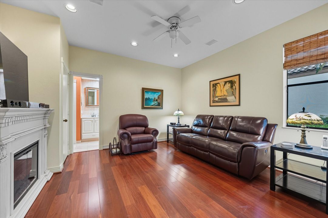 На продажу: $775,000 (3 спален, 2 ванн, 1904 Квадратных фут)