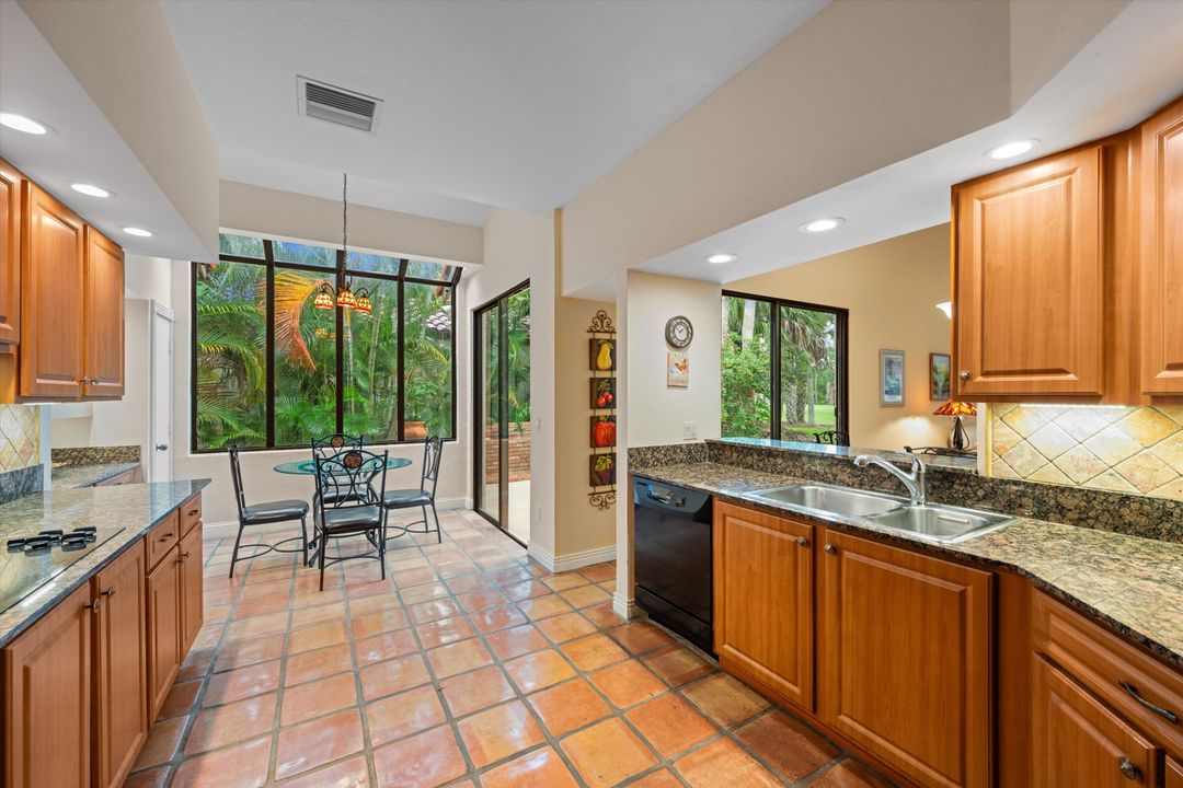 На продажу: $775,000 (3 спален, 2 ванн, 1904 Квадратных фут)