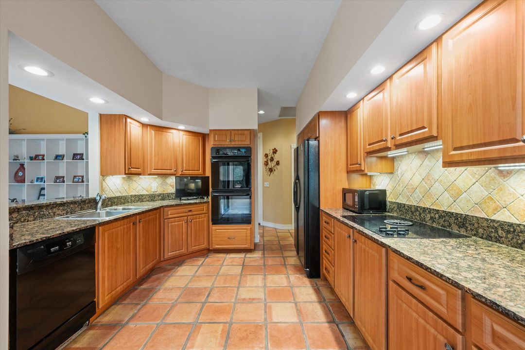 На продажу: $775,000 (3 спален, 2 ванн, 1904 Квадратных фут)