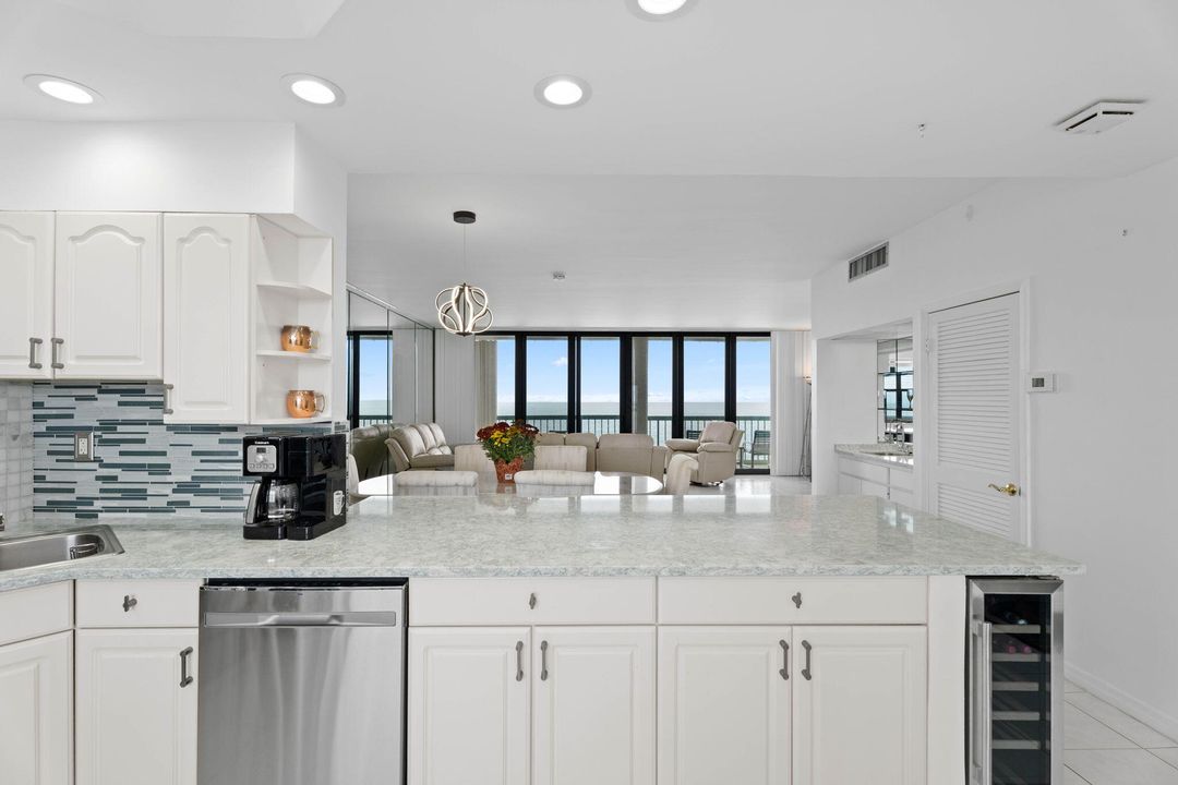 出租: $4,800 (2 贝兹, 2 浴室, 1421 平方英尺)