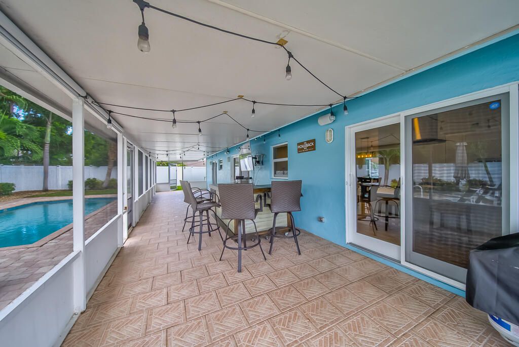 合同活跃: $624,500 (3 贝兹, 2 浴室, 1310 平方英尺)