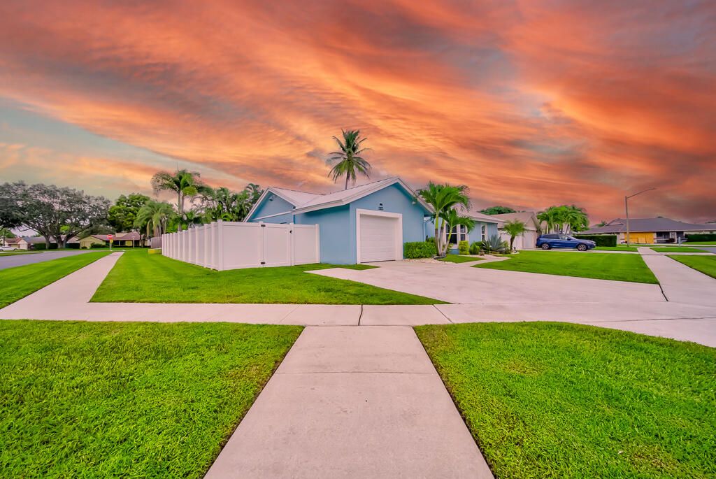 合同活跃: $624,500 (3 贝兹, 2 浴室, 1310 平方英尺)