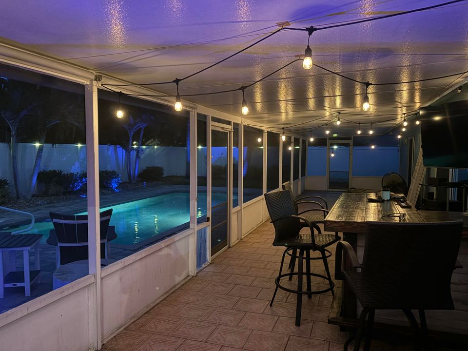 合同活跃: $624,500 (3 贝兹, 2 浴室, 1310 平方英尺)